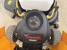 Садовый трактор Cub Cadet XT2 Kawasaki