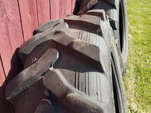 Kaks kasutatud traktorirehvi 360/70R24