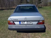 Mercedes-Benz E200