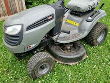 Korralik täishoolduse saanud murutraktor
