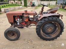 Traktor T-25