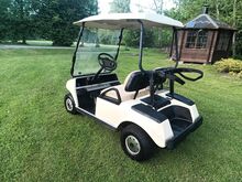 M: Bensiinimootoriga Golgiauto Club Car DS