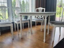 Imeilus pikendatav söögilaud ja toolid