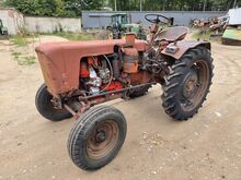 Traktor T-25