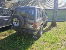 M. Isuzu trooper