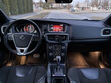 Volvo V40 R-design 1.5 112кВт 2017г. бензин автомат