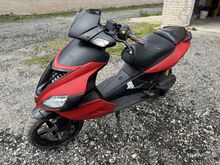 Aprilia sr50r roller