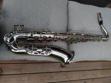 Tenor saksofon.