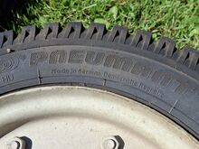 E tüüpi niiduki heedri käru rattad