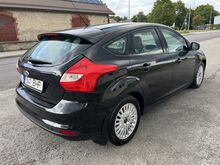 Ford Focus 1,6 77кВт, ШИПОВАННАЯ РЕЗИНА В КОМПЛЕКТЕ