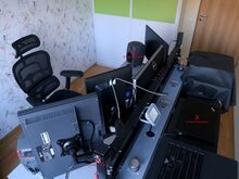 Kohandatud 4 monitoriga töökoht + PC + tool