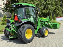 John Deere 4052R.