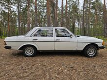 MERCEDES-BENZ 240 D (W123)