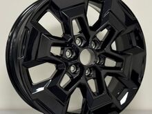 NISSAN OEM uued valuveljed 18" 6x114,3