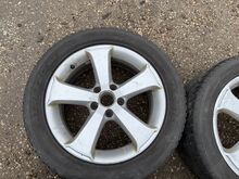Оригинальные 17-дюймовые литые диски VW с летней резиной