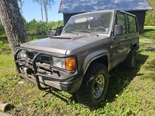 M. Isuzu trooper