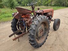 Traktor T-25