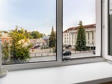 Kontori ja walk-in garderoobiga disainkodu