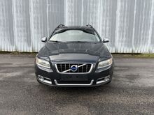 Volvo V70 Momentum 2.4 R5 D5 129kW, JÄRELMAKS!
