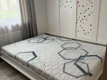 Müüa kõrgläikega kappvoodi 140×200 koos madratsiga