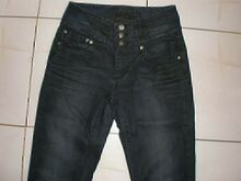Mustad teksad