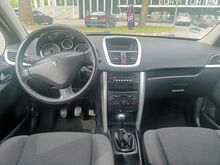 Peugeot 207 2012 1,4 бензин
