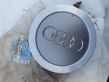 Audi A4 новый центральный колпачок на диск 4B0601165JZ17