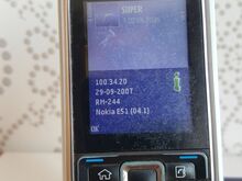 Nokia E51, зарядное устройство, USB-кабель, карта памяти 2 ГБ