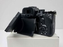 Sony Alpha A7 V täiskaader-hübriidkaamera kere