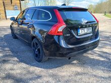 Volvo V60 MOMENTUM 2.0 D 120кВт 2011
