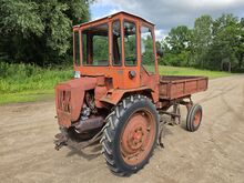 TRAKTOR T-16M kallutava kasti ja muldajaga