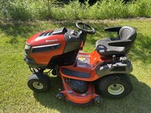 Murutraktor Husqvarna YTH24V48