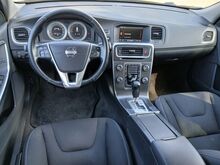 Volvo V60 MOMENTUM 2.0 D 120кВт 2011