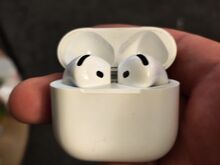 AirPods 4