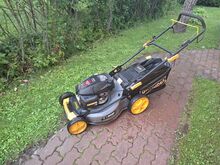 Iseliikuv muruniiduk GRUNDER  HONDA 200 mootoriga.
