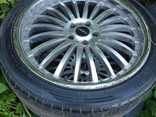 245/40 R22