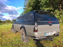 M: Mitsubishi l200 2.0 85 kW