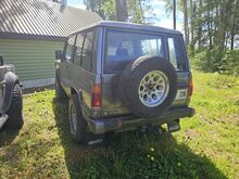 M. Isuzu trooper