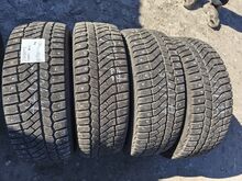 215/55R17 шипованные шины 4 шт.