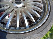 245/40 R22