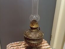 Antiik 19 saj lõpust töötav petrooleumi lamp.