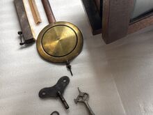 Механические антикварные настенные часы Le Roi à Paris