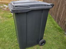 Мусорные контейнеры 360 и 240 л