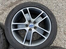 Volvo 17 tolli originaal valuveljed suverehvidega