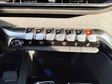 Peugeot 5008 1.5 96kW .