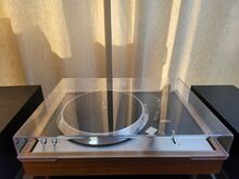 Unamco T-1 2-Speed Belt-Drive Turntable