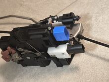 Audi A8 D3 juhi soft close lukk 4E1837015A
