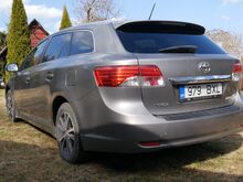 Toyota Avensis универсал 2,0 дизель 91кВт - 2014