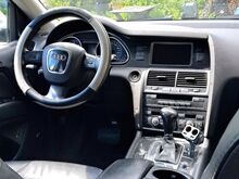 Подаётся AUDI Q7