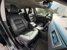 Volvo V70 Momentum 2.4 R5 D5 129kW, JÄRELMAKS!